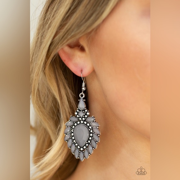 NWOT Gray Teardrop Earrings - Picture 2 of 4